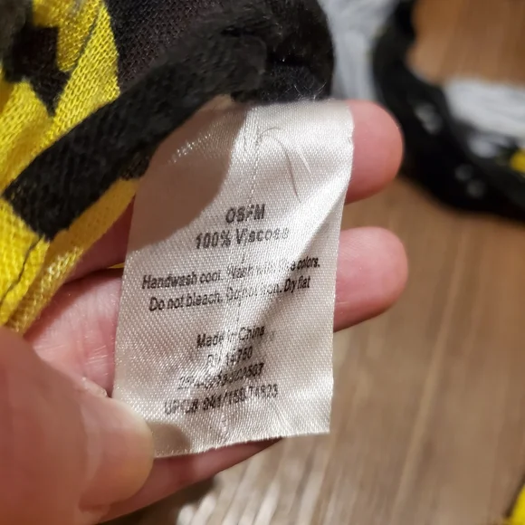 Stylish Black and Yellow Scarf - Picture 3 of 5